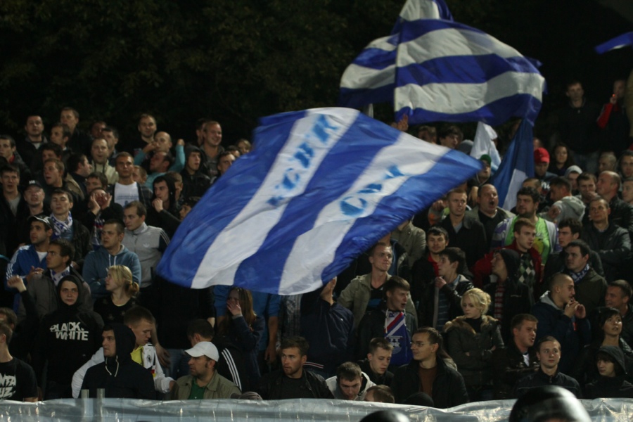 «Футбол особого режима»: фоторепортаж с западной трибуны «Балтики» на матче с «Зенитом»